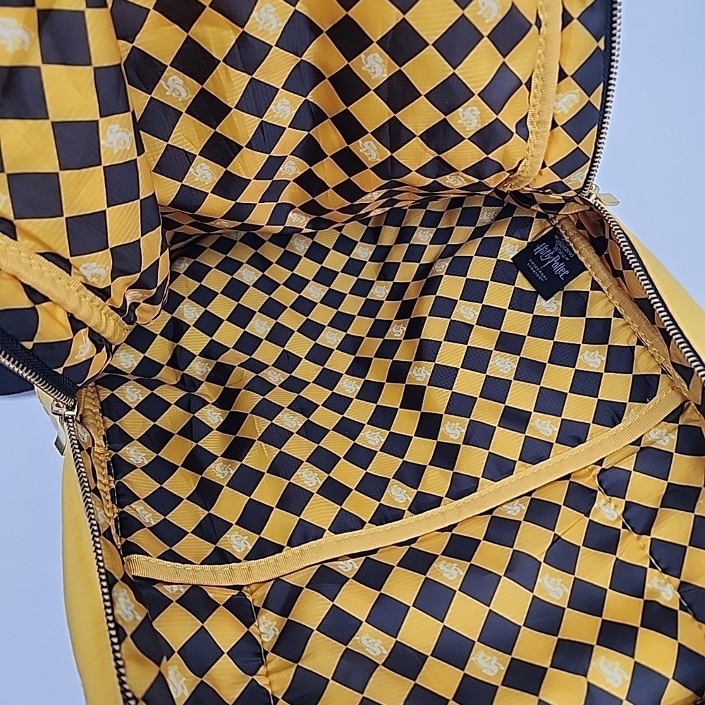 Universal Studios The Wizarding World Of Harry Potter Hufflepuff Backpack Yellow - Picture 7 of 12